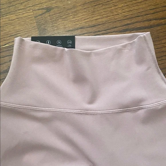 NWT Aritzia Cheeky Infinite Golden Butter Leggings Size 0 - Picture 3 of 6